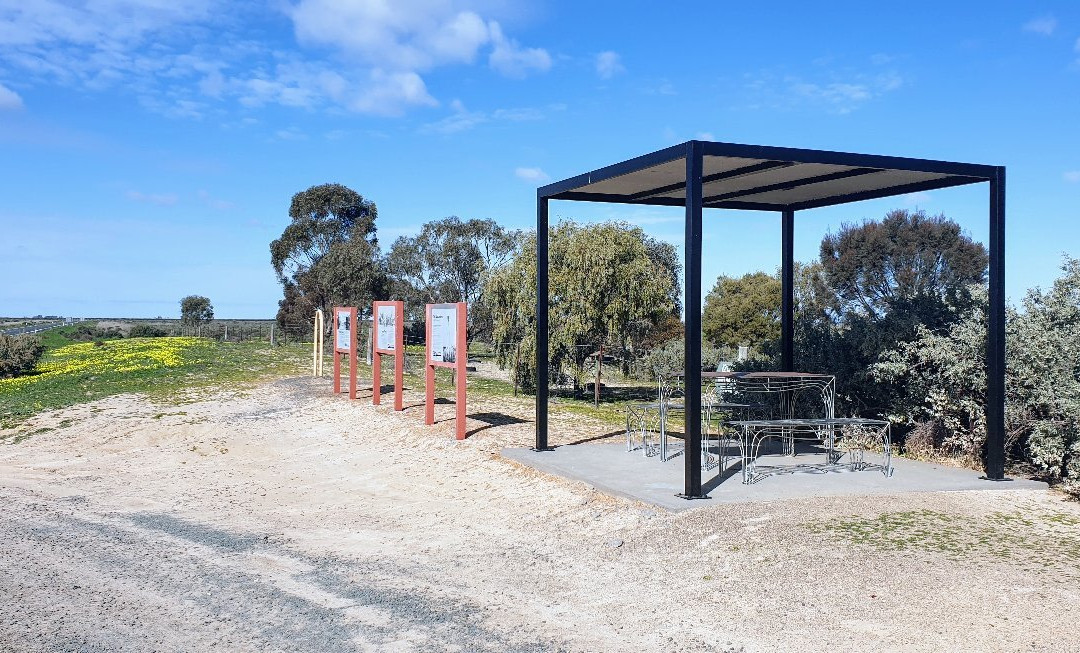 The Long Paddock - Cobb Highway Touring Route景点图片
