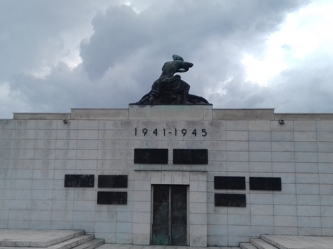 Monument to Fallen Soldiers and Victims of Fascism景点图片