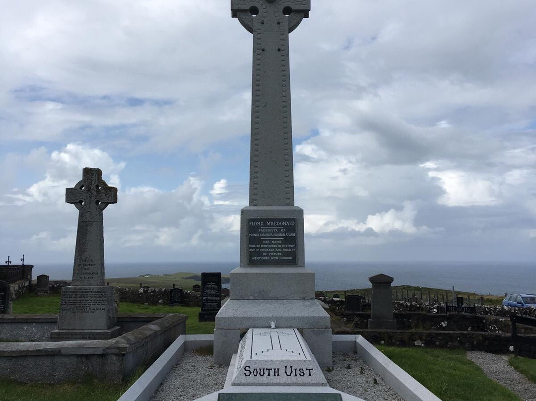 Flora MacDonald's Grave景点图片