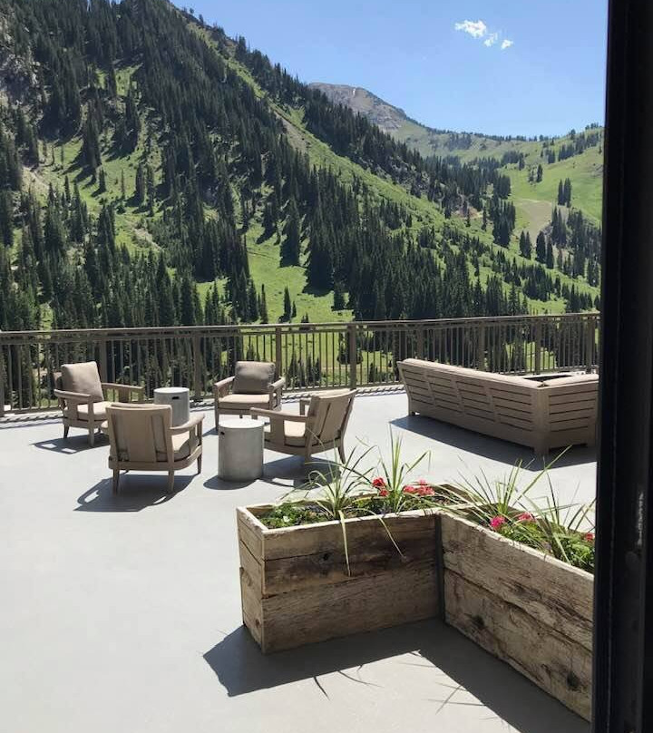 Snowpine Lodge主图