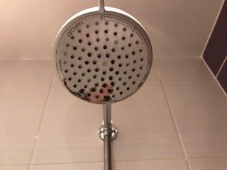 Premier Inn Tenby Town Centre-浴室