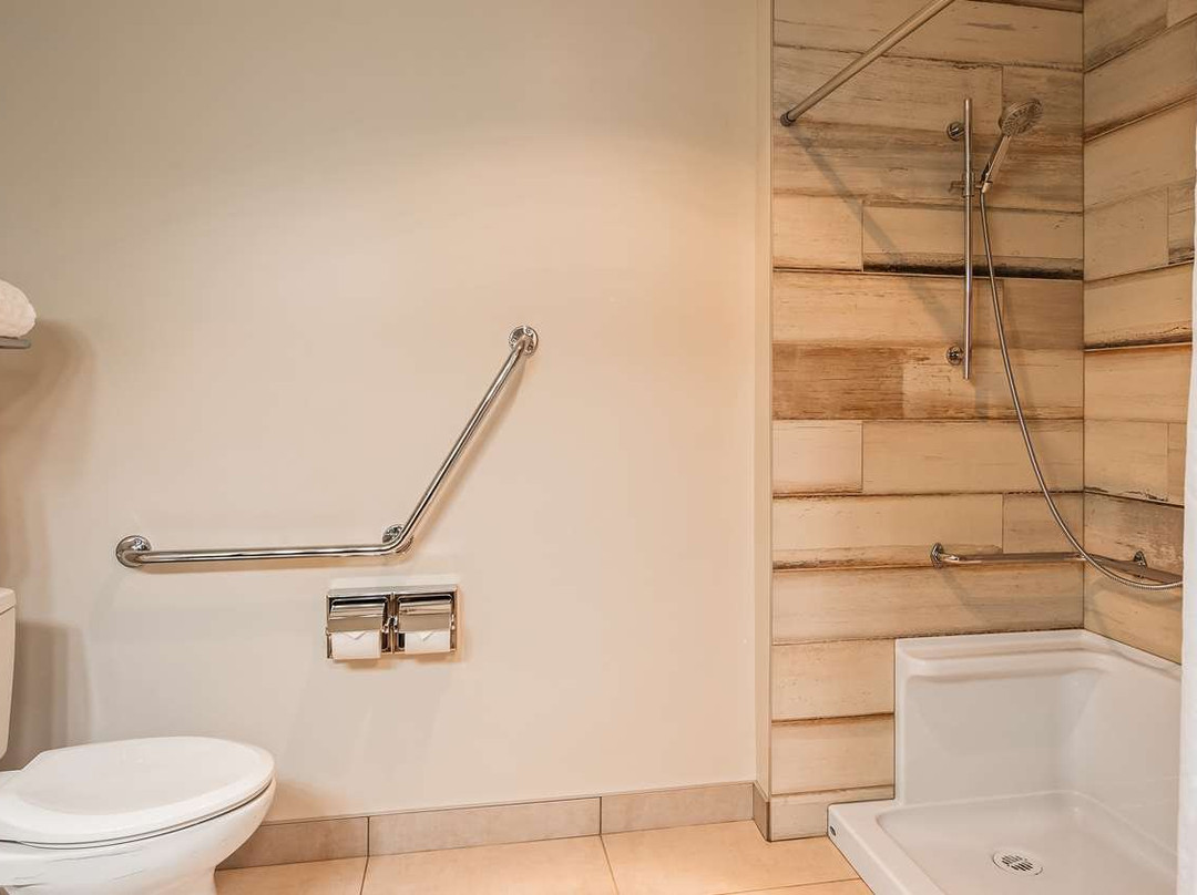 Best Western Plus Country Meadows Inn主图