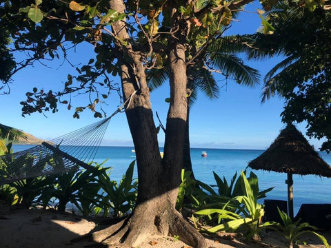 蓝礁湖海滩度假酒店主图