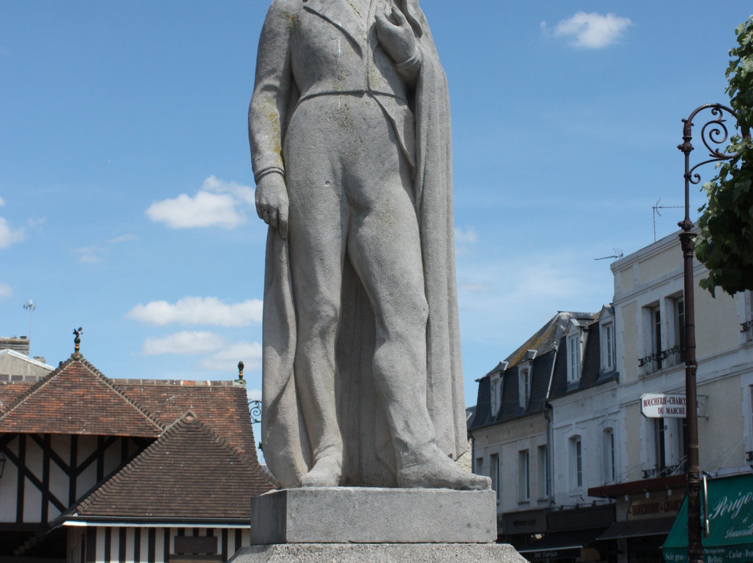 Monument Duc de Morny景点图片