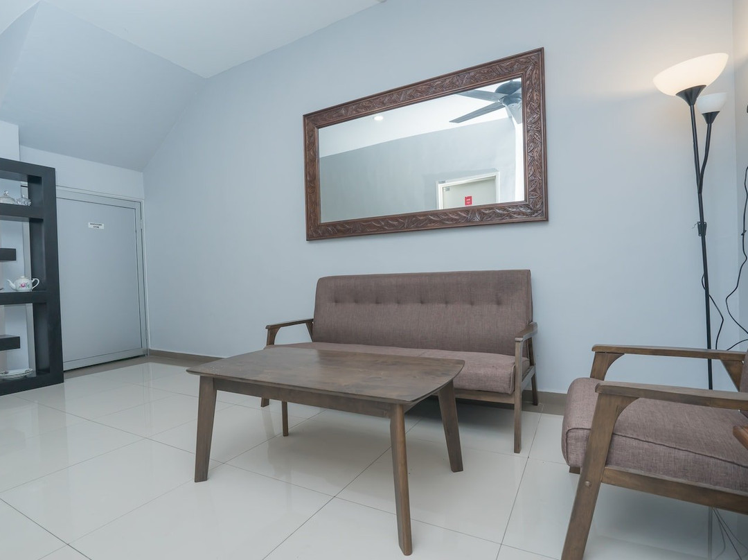 Super Oyo Capital O 90556 Hotel Cherita Rooms主图