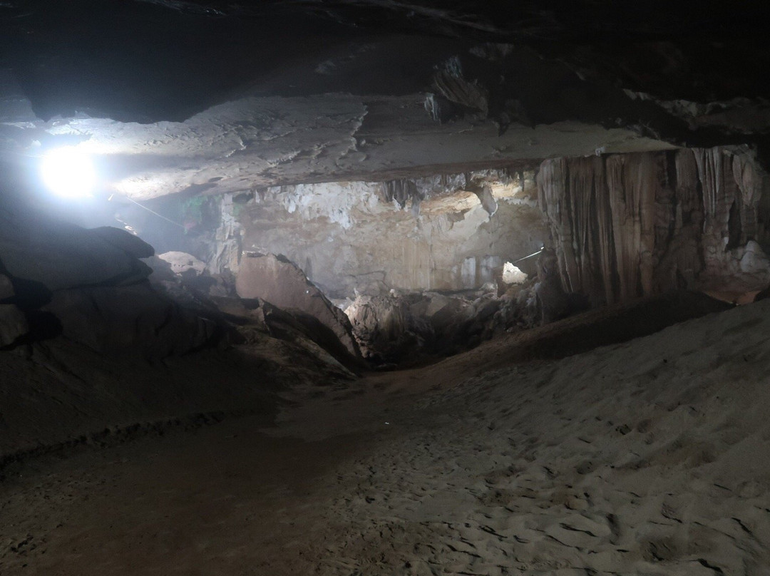 Dragon Cave景点图片