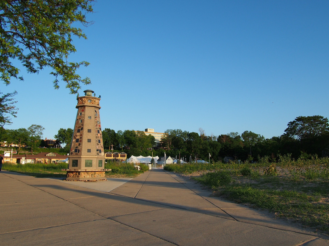 Whirlpool Compass Fountain景点图片