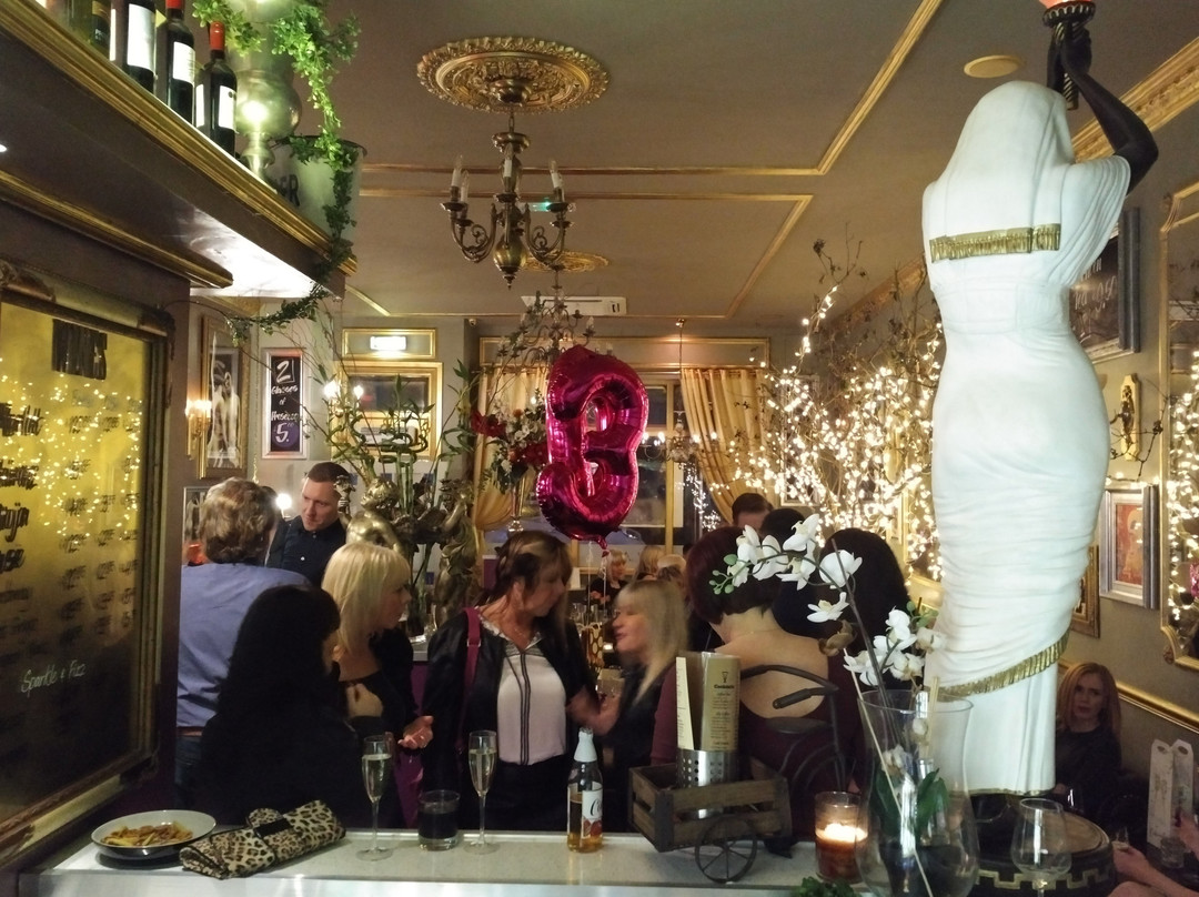 Grays Lounge-惠特利湾必去景点