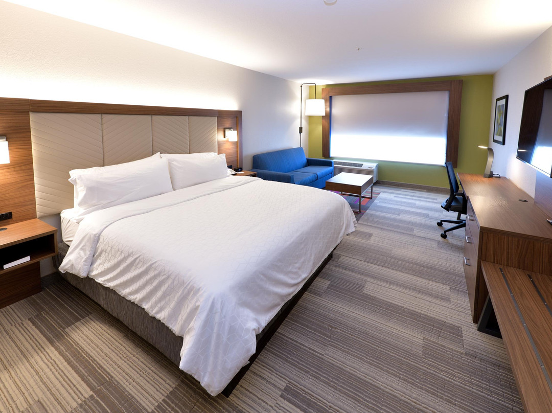 Holiday Inn Express & Suites Madison By IHG主图