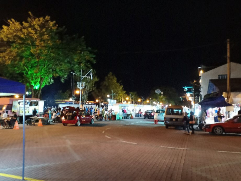 Lumut Night Market-红土坎必去景点