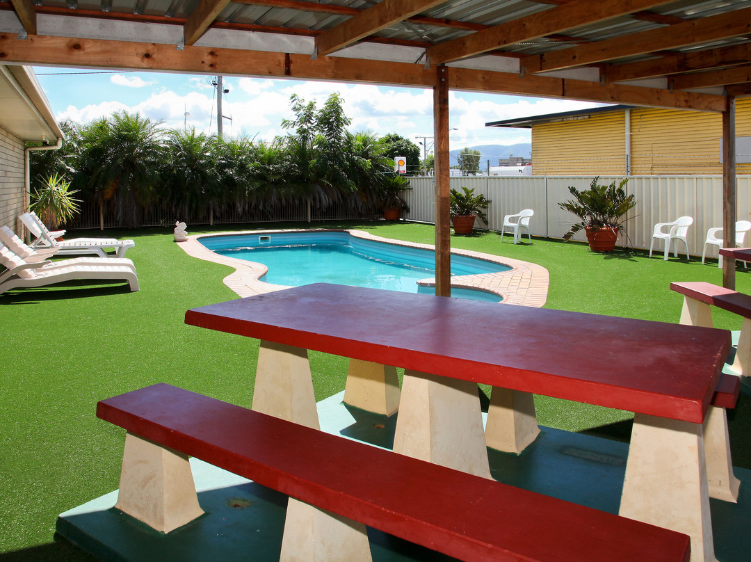 Sun Palms Hotel Motel主图