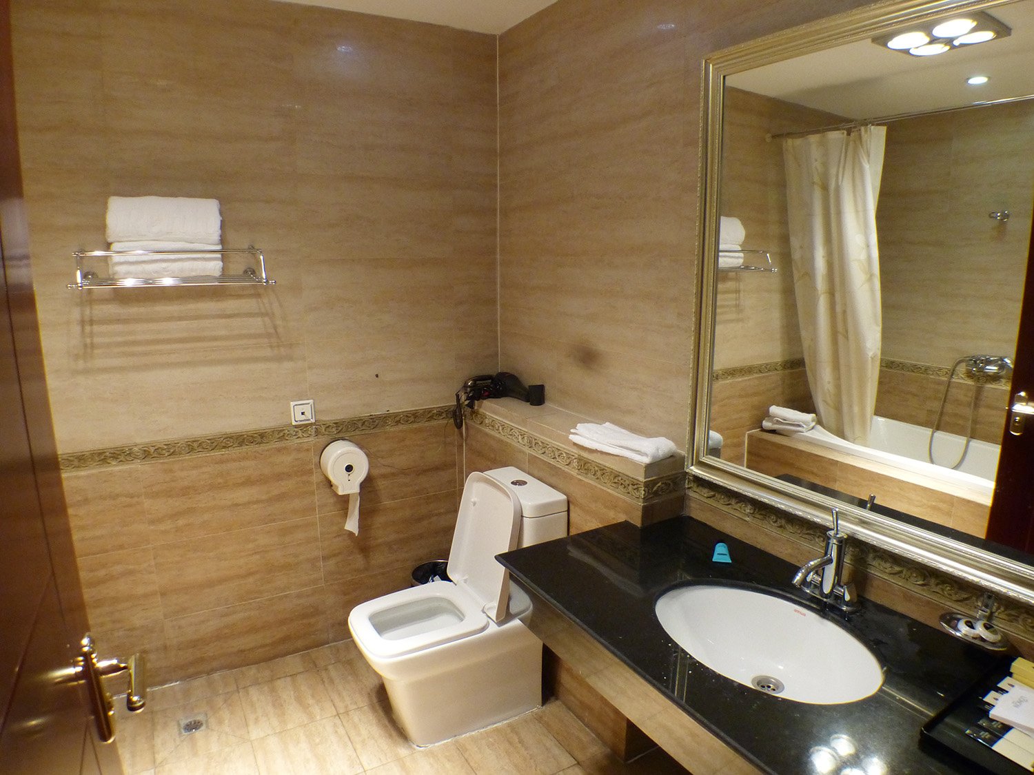 Renion Residence Hotel-浴室