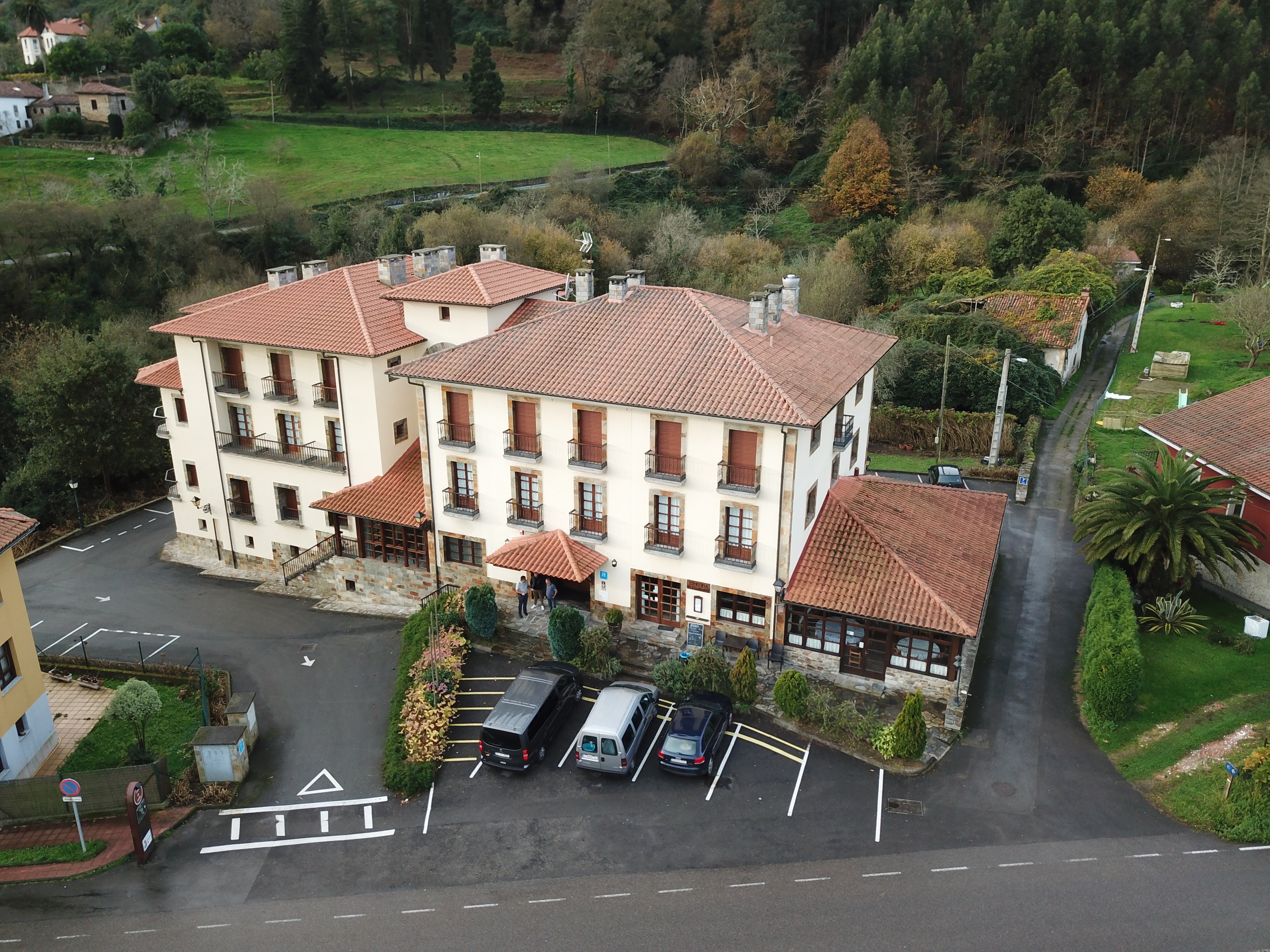 HOTEL VALLE LAS LUIÑAS-浴室