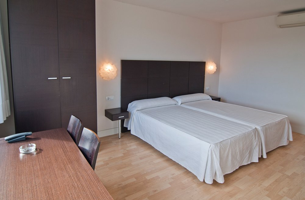 Hotel Puerta de la Serrania主图