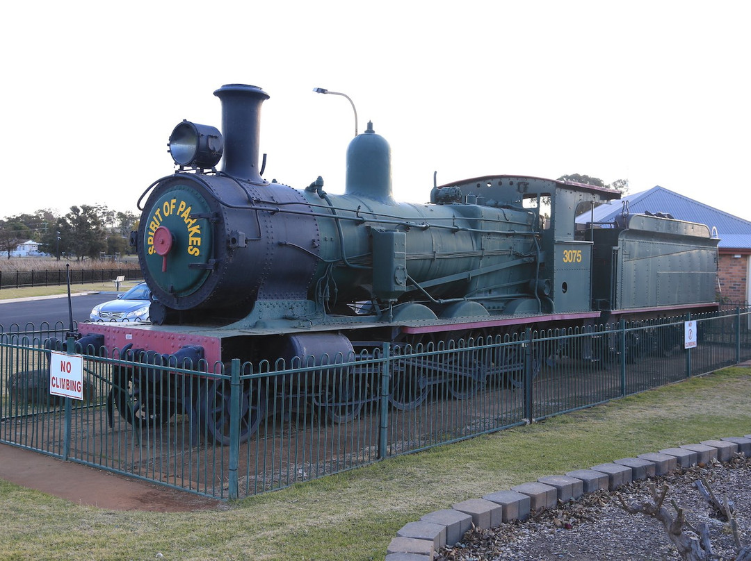 Railway Pioneers Of Parkes (Locomotive 3075)景点图片