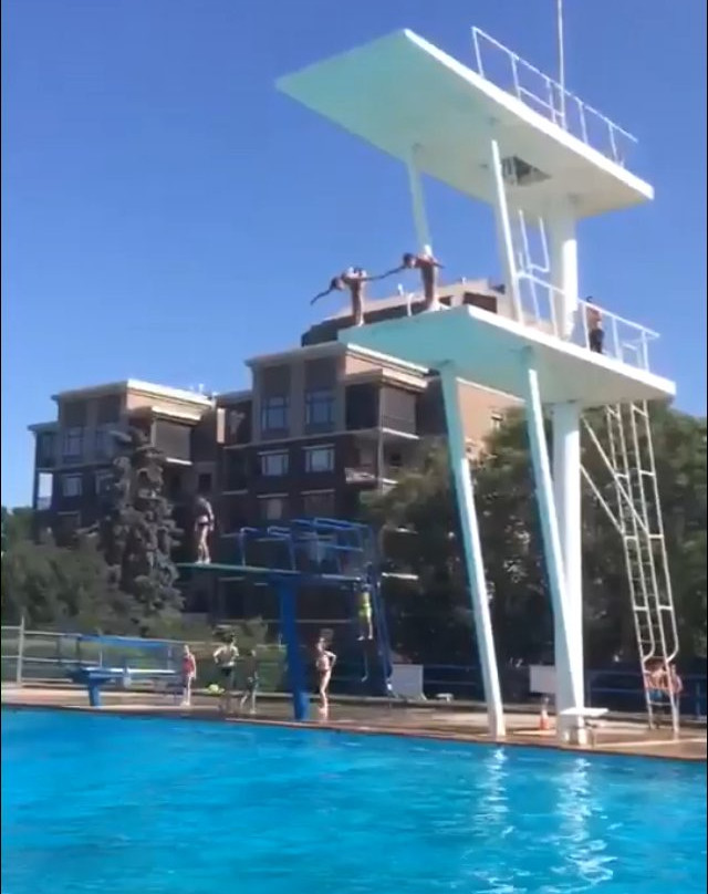 Phyllis Dewar Outdoor Pool-穆斯乔必去景点