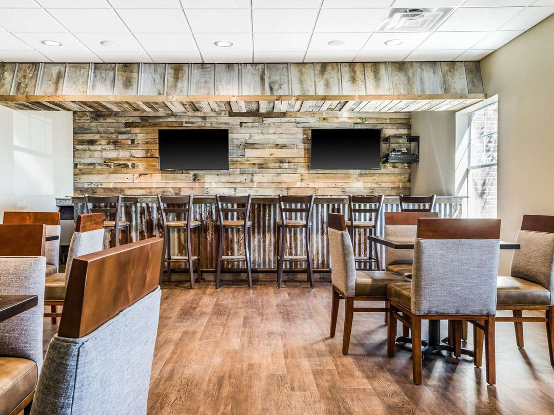 MainStay Suites Hackberry Sportsman's Lodge主图