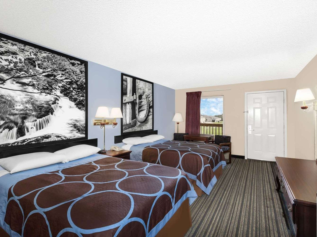 Super 8 by Wyndham Whiteville主图