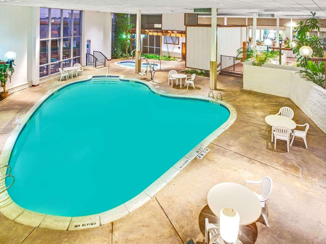 Super 8 by Wyndham Norman主图