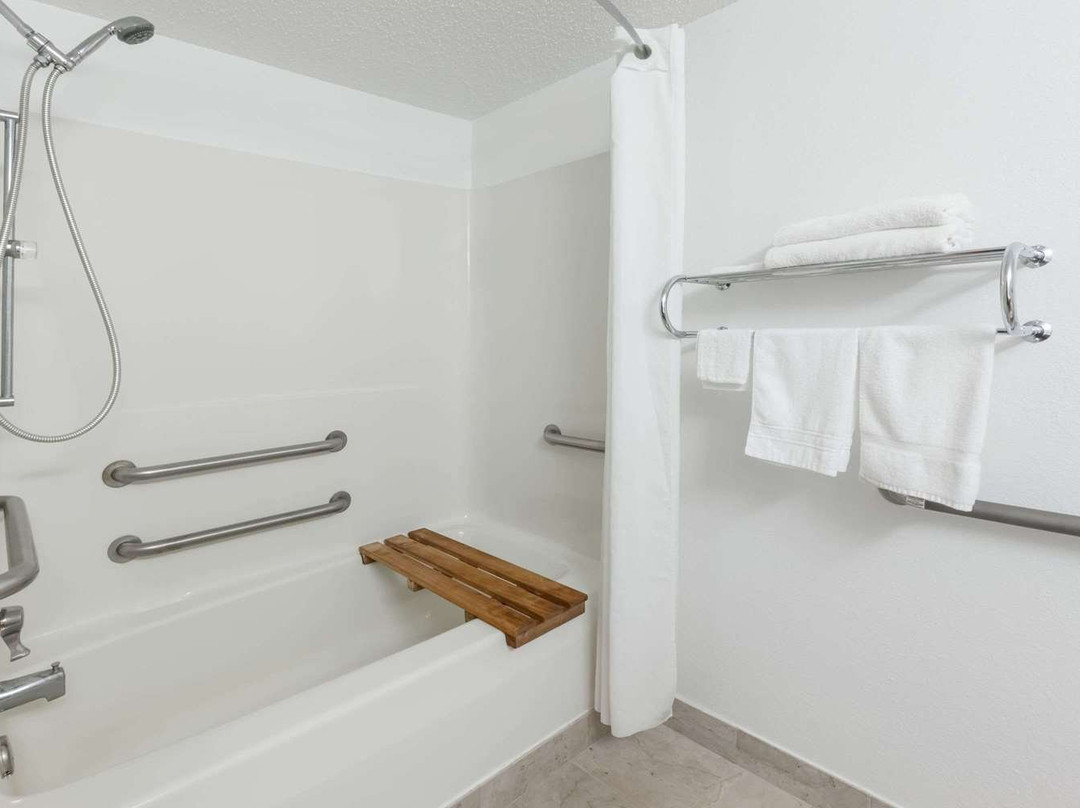 Super 8 by Wyndham Ionia MI主图