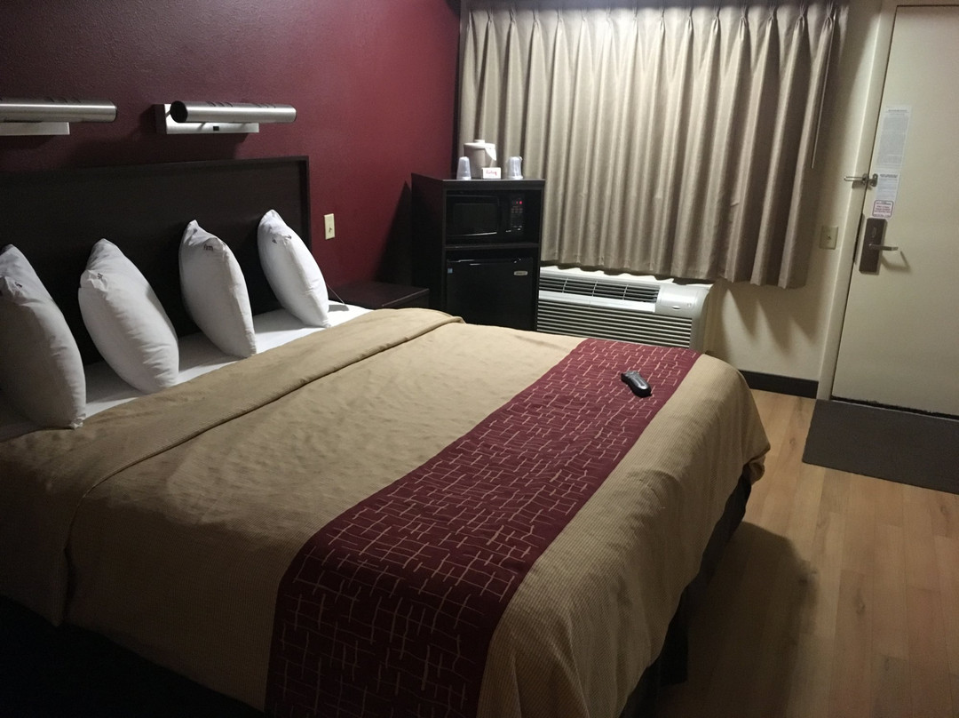 Red Roof PLUS+ West Springfield主图