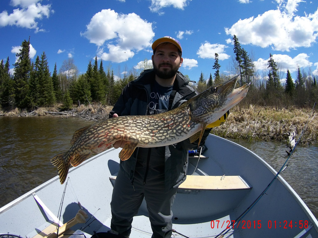 Crow Rock Lodge Fishing Guides景点图片