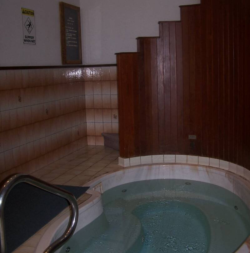 Clover Creek Inn主图