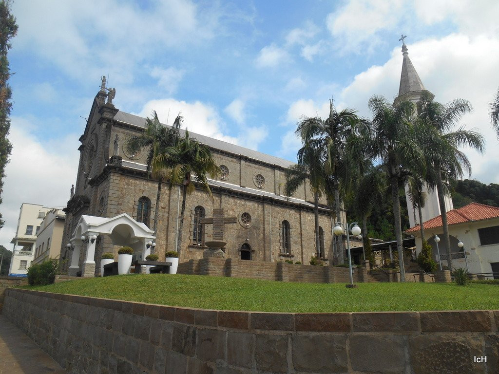 Pouso Novo旅游景点-Paróquia São João Batista