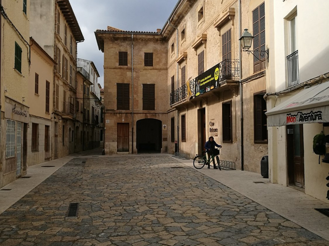 Placa Vella i Ca'n Llobera-Pollenca必去景点