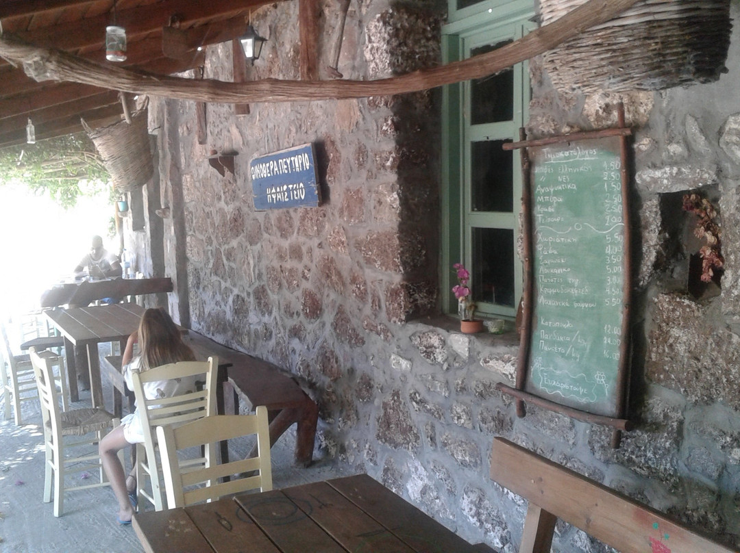 Agios Georgios餐馆和美食-Oinotherapeftirio