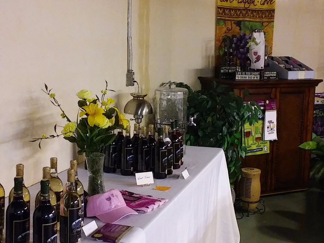 Six Waterpots Vineyard and Winery-Hudson必去景点