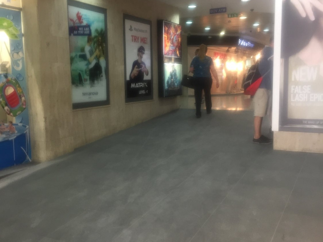 Main Street Shopping Complex-Paola必去景点