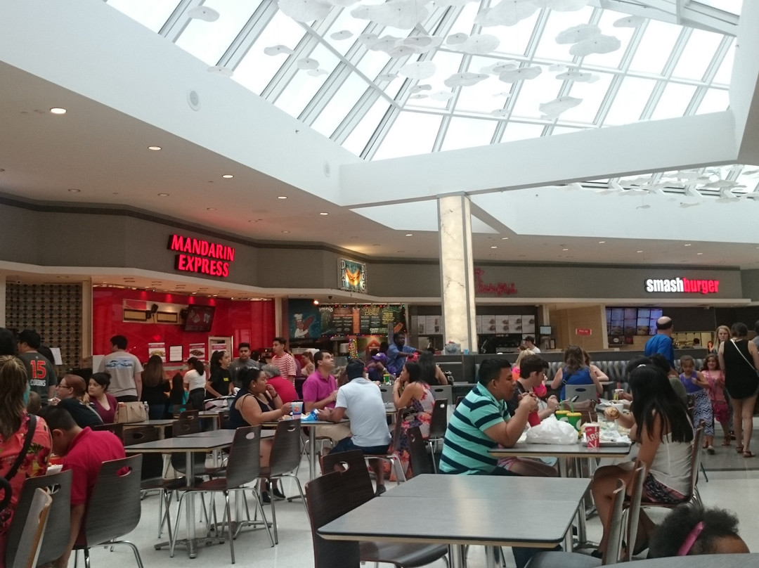 Lakeside Shopping Center-梅泰里必去景点