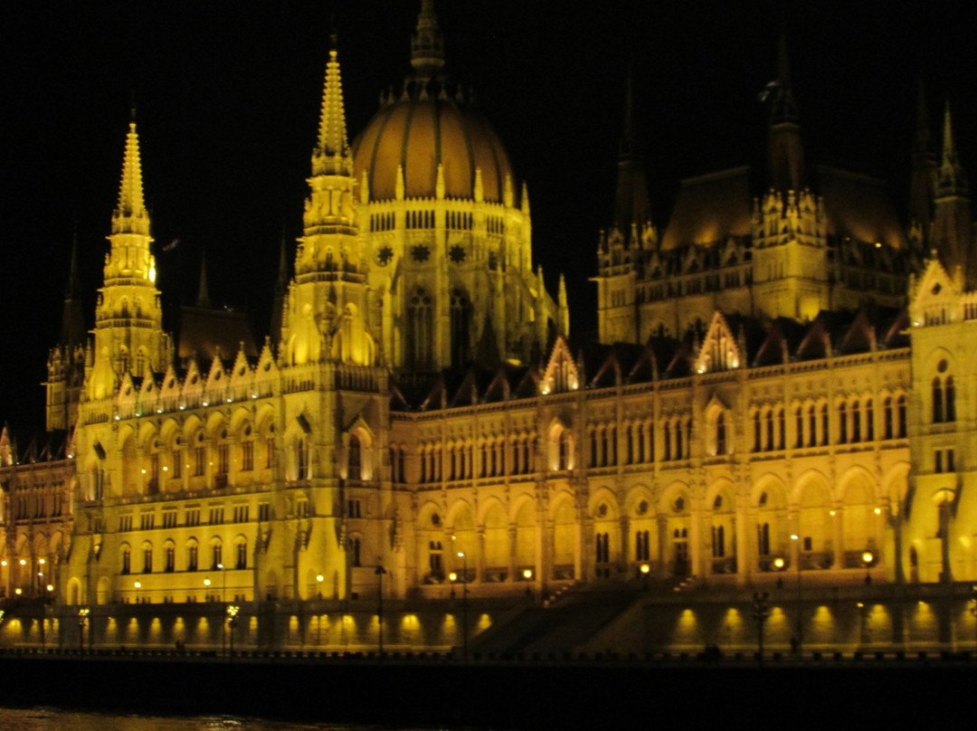 Korzo - Danube Embankment (Dunakorzó)