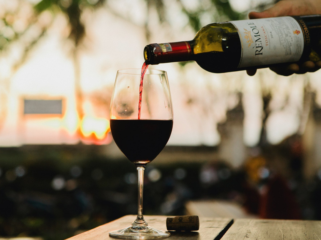 库塔餐馆和美食-Rosso Vivo Dine & Lounge