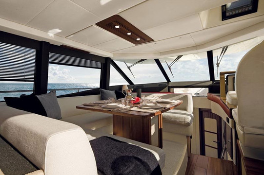 Image Yacht Charters-迈尔斯堡海滩必去景点