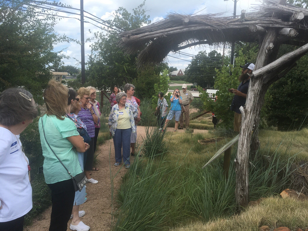 J. Waddy Bullion Gardens-Goldthwaite必去景点