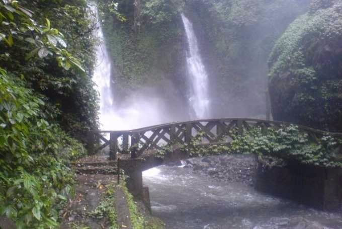 Kali Waterfall景点图片