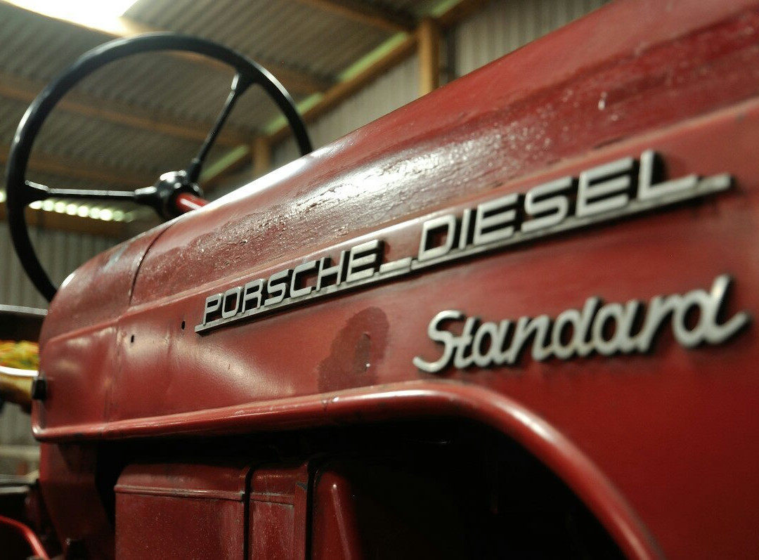 Akirkeby旅游景点-Grubbegaard Traktor Og Motor Museum