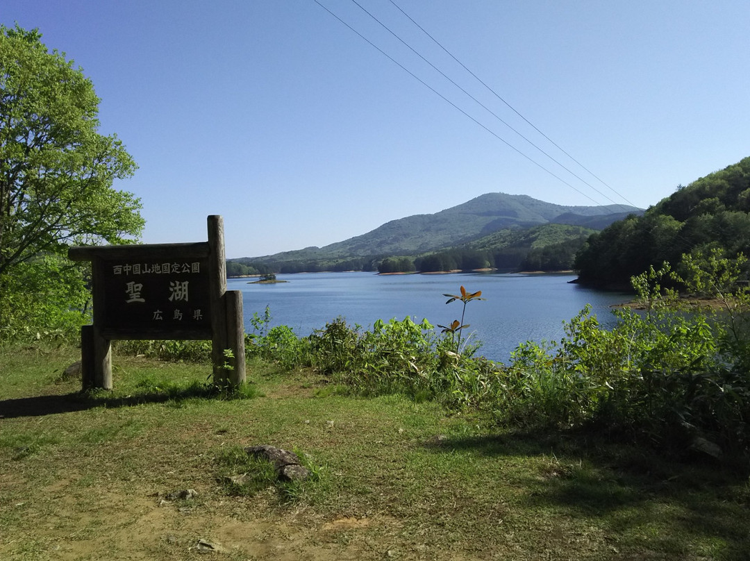 Lake Hijiri景点图片