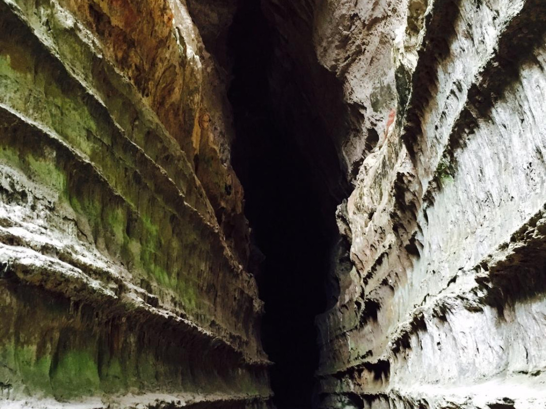 Caverna Kiogo Brado景点图片
