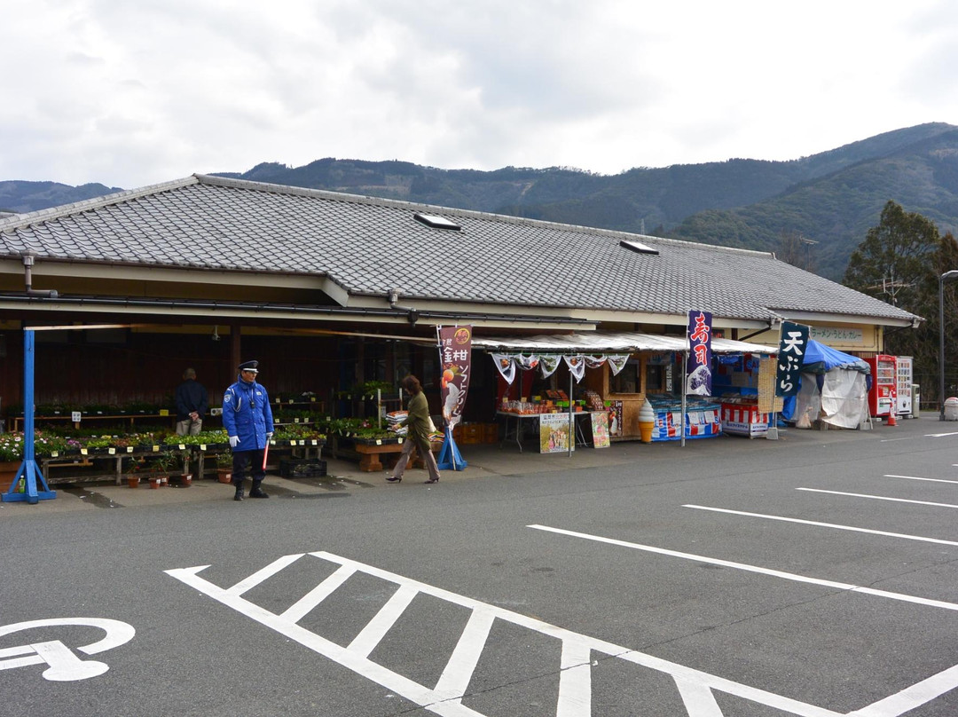 Michi-no-Eki Kitakata Yotchimiroya-延冈市必去景点