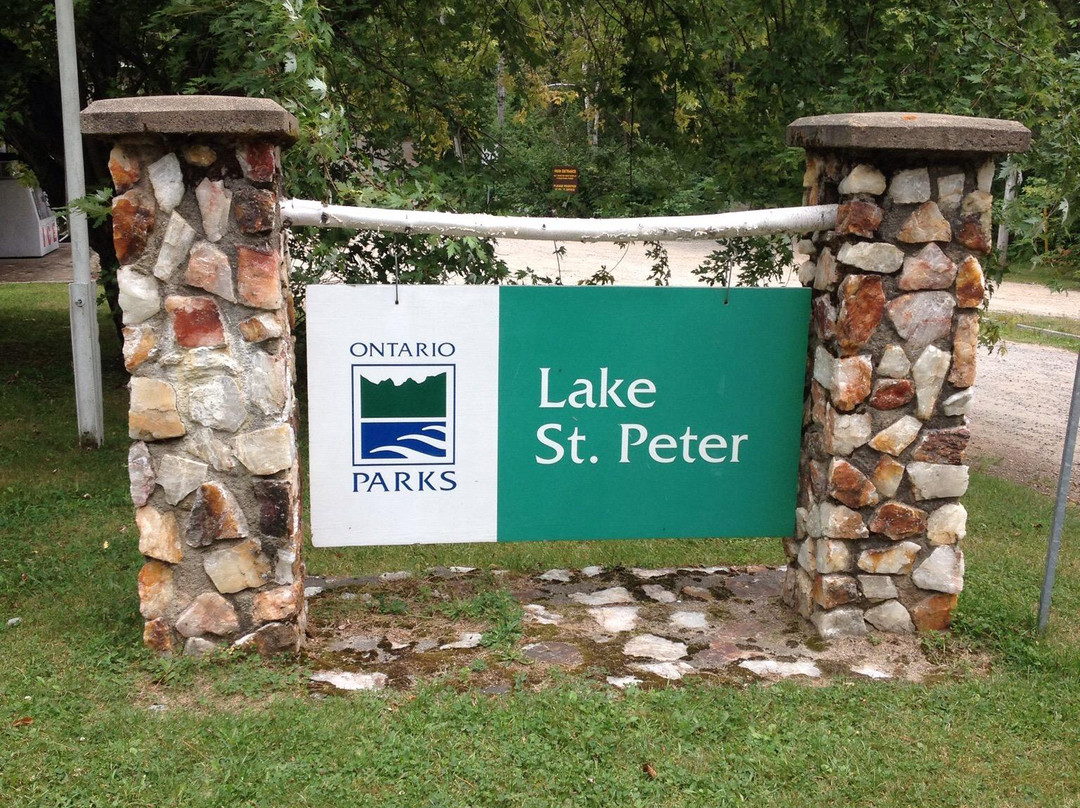 Lake St. Peter Provincial Park景点图片