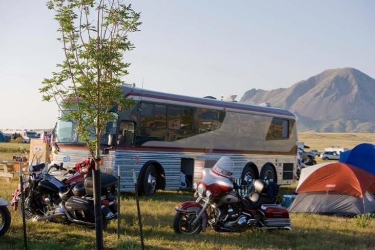Broken Spoke Saloon and Campground
