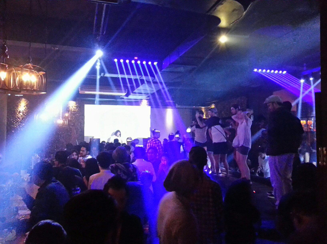 RUI Lounge & Bar-泗水必去景点