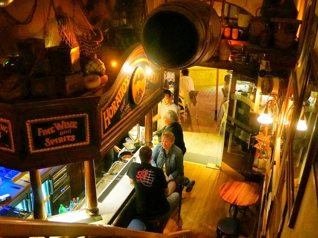 Horatio's Upper Deck-姆贾尔必去景点