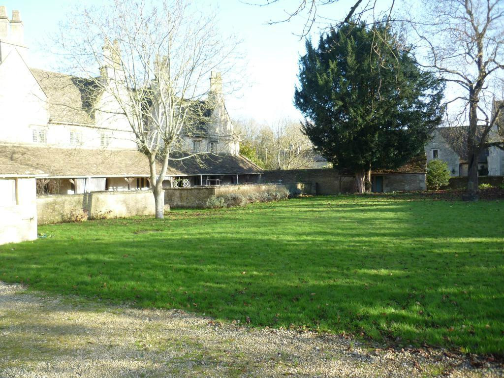 Corsham 17th Century Schoolroom & Almshouse-科斯罕必去景点