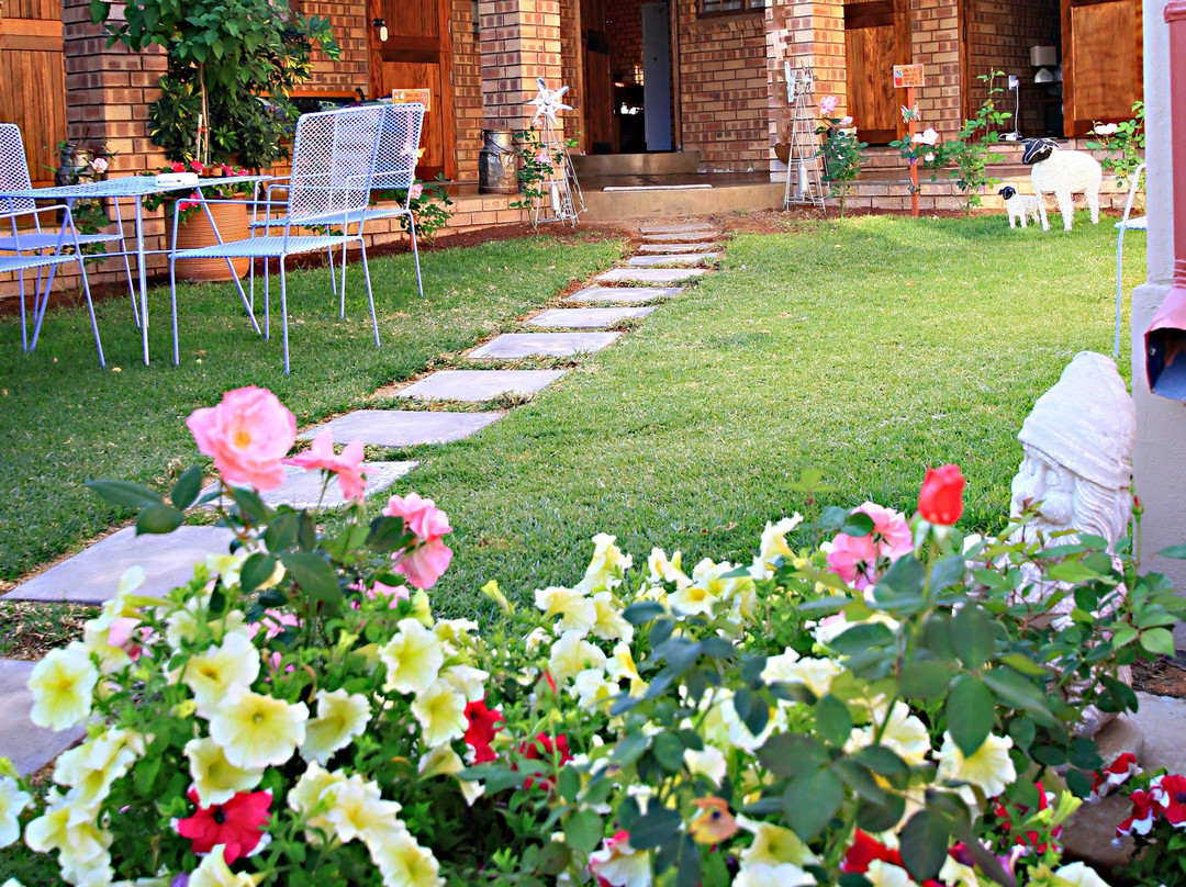 Bietjie Moeg Guesthouse主图