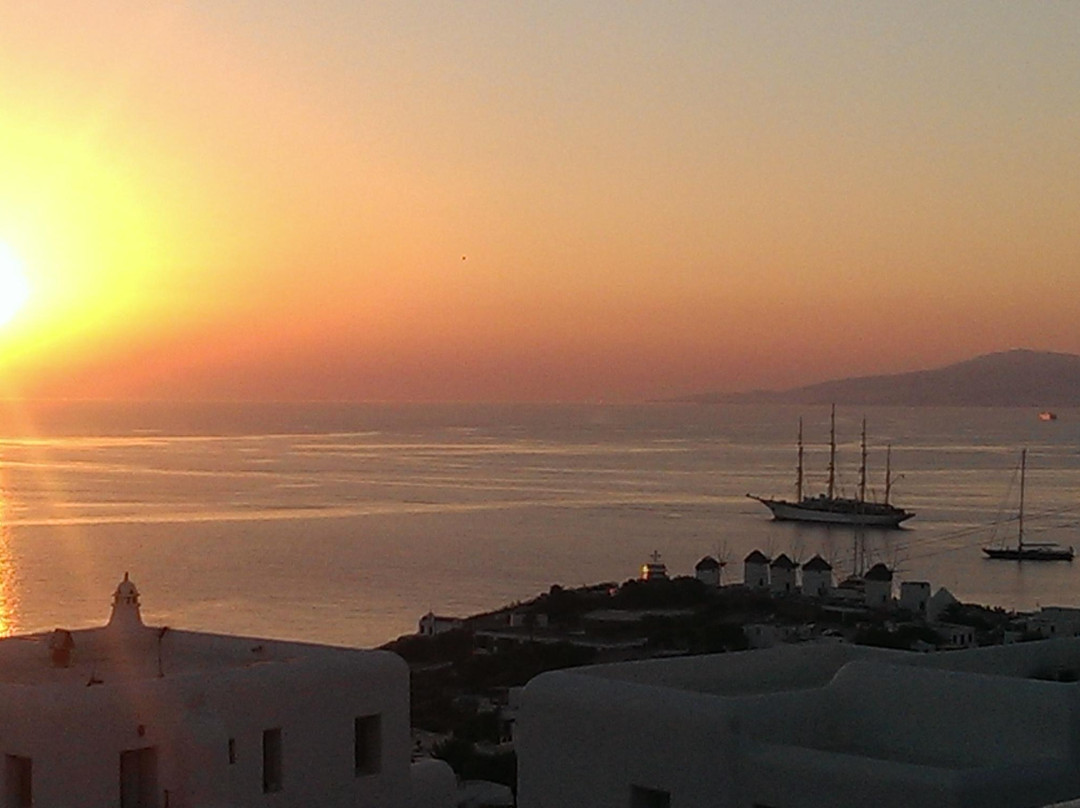 Sunset Party at Elysium Hotel-米克诺斯镇必去景点