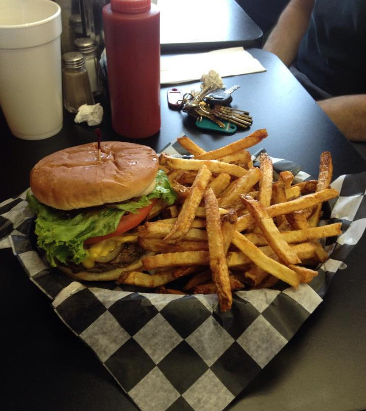 Collinsville餐馆和美食-Fenderz Drive-In